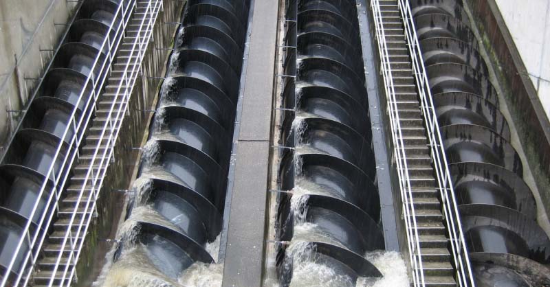 Eficiência da Turbina de Arquimedes Usando Multiplicador de Velocidade, Inversor de Frequência e Gerador PMSG